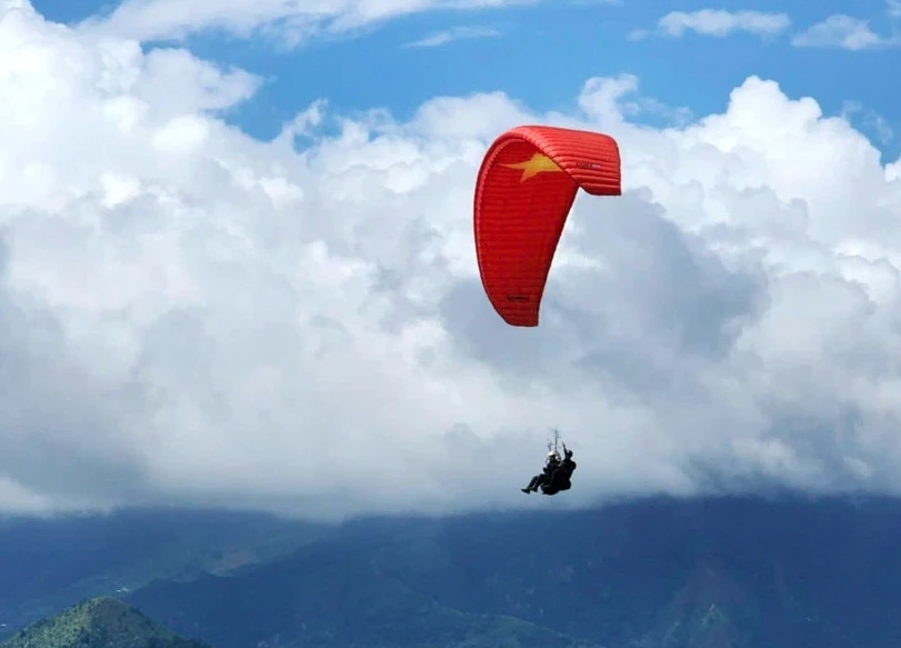 Mu Cang Chai to host paragliding festival during National Day holiday